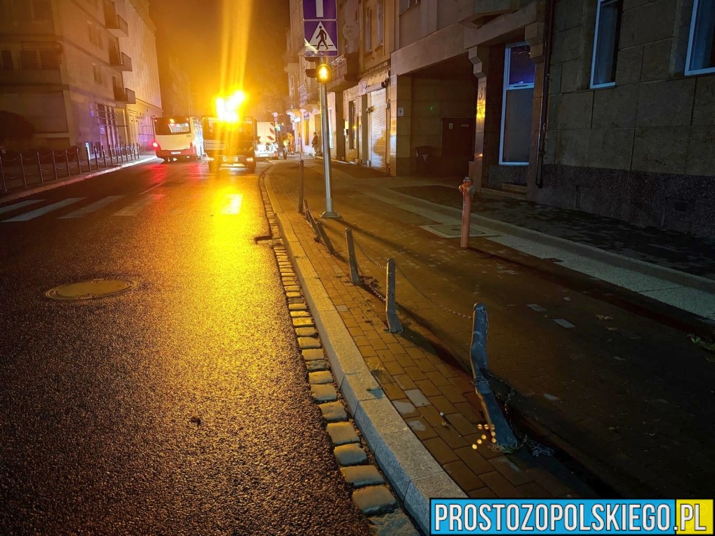 2 promile we krwi – 45-latek uderzył w latarnię na ul. Reymonta w Opolu