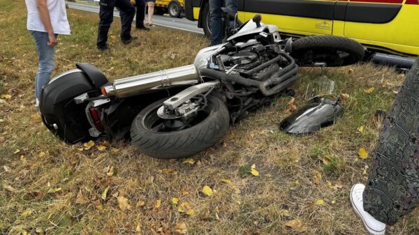 Wypadek w Zawadzie na DK45. Motocyklista trafił do szpitala, zderzyły się też trzy auta