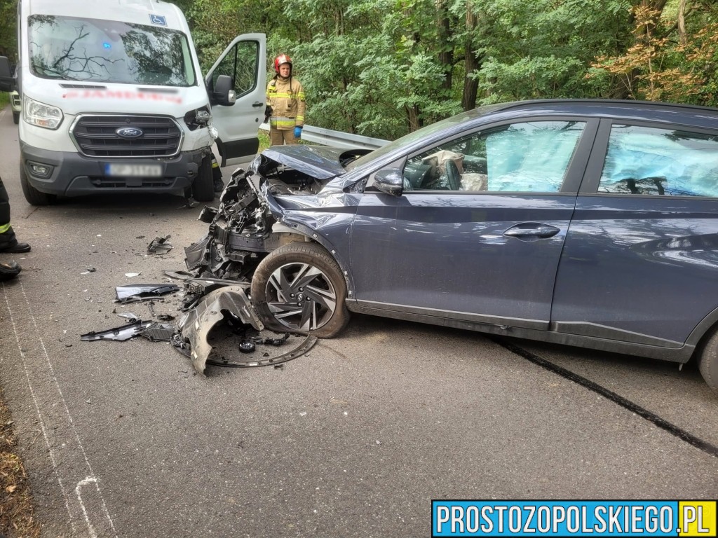 Zderzenie busa przewożącego osoby niepełnosprawne z osobówką w Opolu