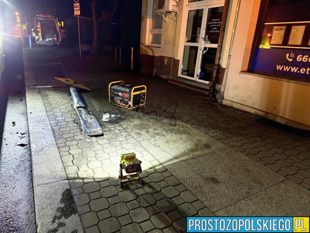 2 promile we krwi – 45-latek uderzył w latarnię na ul. Reymonta w Opolu