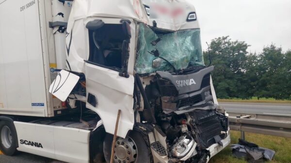 Wypadek na A4 pod Zakrzowem. Zderzyły się trzy ciężarówki, jedna osoba ranna