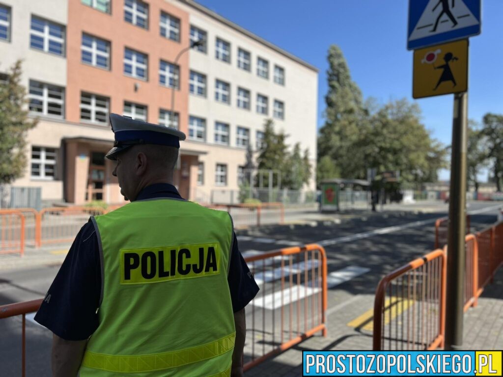 Bezpieczna droga do szkoły – policyjna akcja od 1 do 30 września 2025 r.bezpieczna droga do szkoły, akcja policyjna, policja przy szkołach, prewencyjna akcja policji, policja przy przejściach, policja koło szkół, policja opole, policja przy szkołach w Opolu, opolska policja,