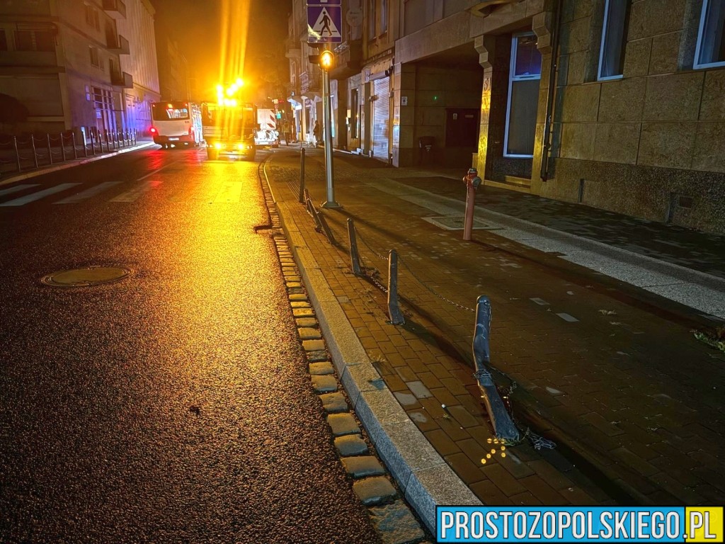 2 promile we krwi – 45-latek uderzył w latarnię na ul. Reymonta w Opolu
