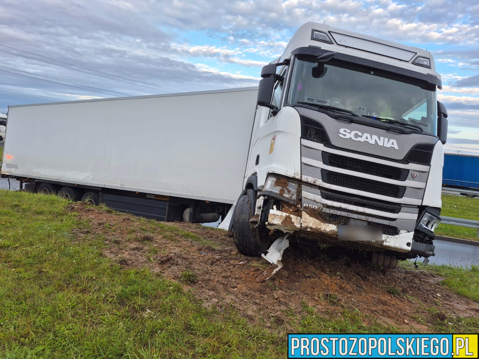 Wypadek ciężarówki na autostradzie A4 przy MOP Jankowice Wielkie. Kierowca miał dużo szczęścia