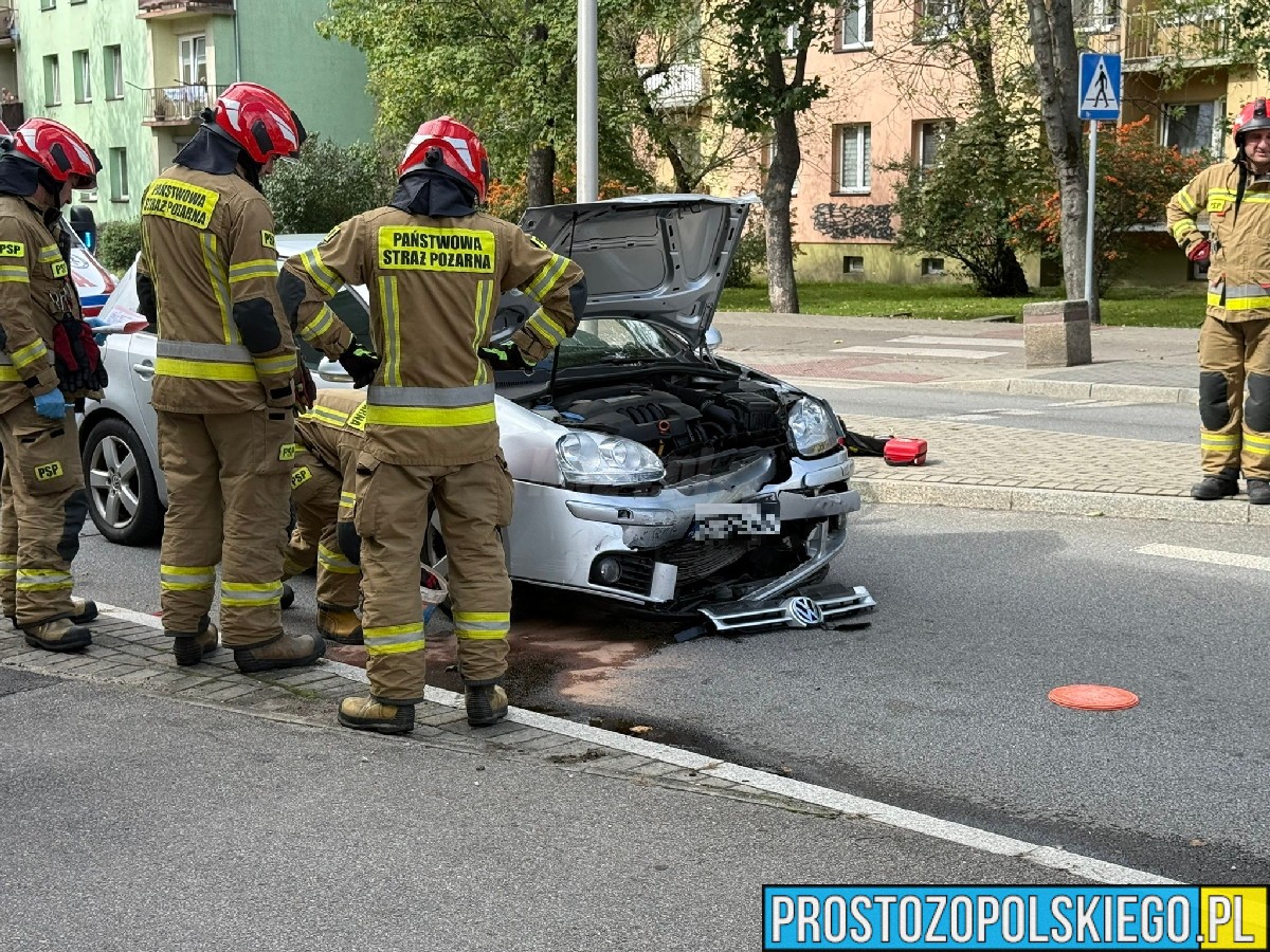 Zderzenie volkswagena i toyoty na ul. Kozielskiej w Kędzierzynie-Koźlu