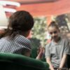 Pracujesz z dziećmi niesłyszącymi i chcesz lepiej je wspierać? Sprawdź, jak studia podyplomowe mogą zmienić Twoją karierę!