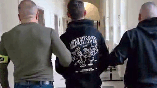Zatrzymany 24-latek poszukiwany listem gończym – skuteczna akcja kluczborskich kryminalnych