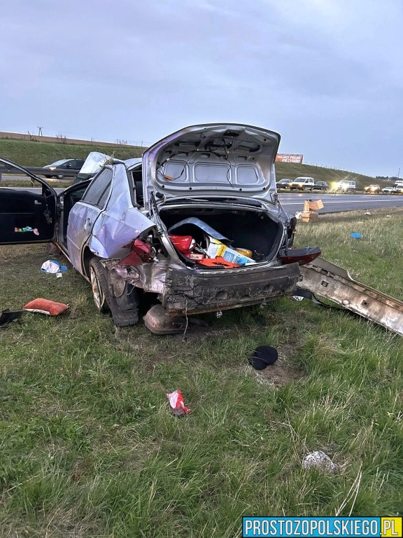 wypadek na autostradzie, dachowanie na autostradzie, wypadek na a4, a4 zablokowana,