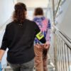 Ukradła paczki z odzieżą wartą ponad 1000 zł. 40-latka z Brzegu zatrzymana godzinę po kradzieży