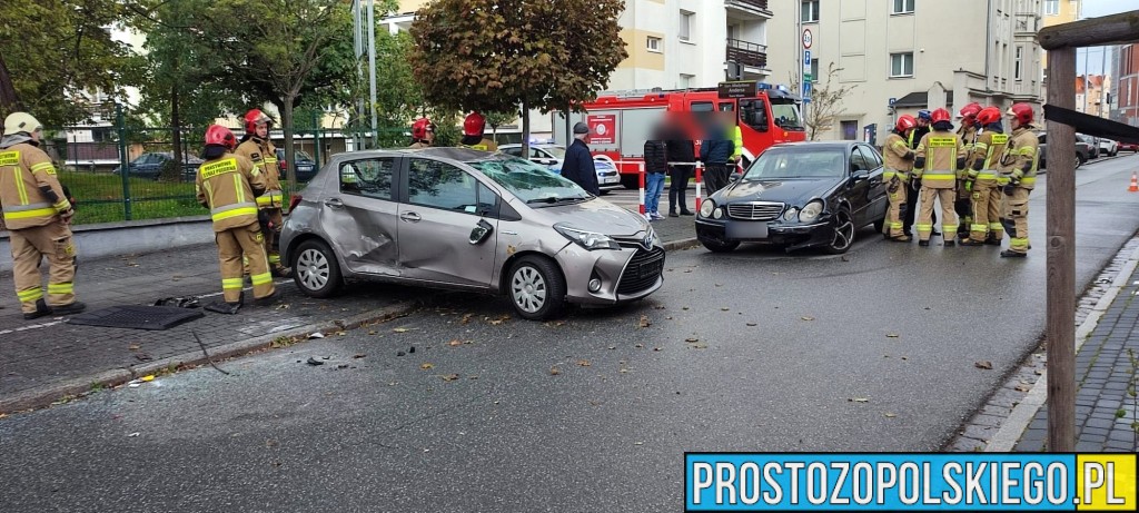 wypadek na waryńskiego, wypadek przy solarisie, wypadek w opolu, dachowanie w centrum, auto dachowało w centrum, 