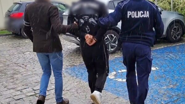 Policjanci z Brzegu zatrzymali włamywacza – łup ukrył, zakopując go w ogródku