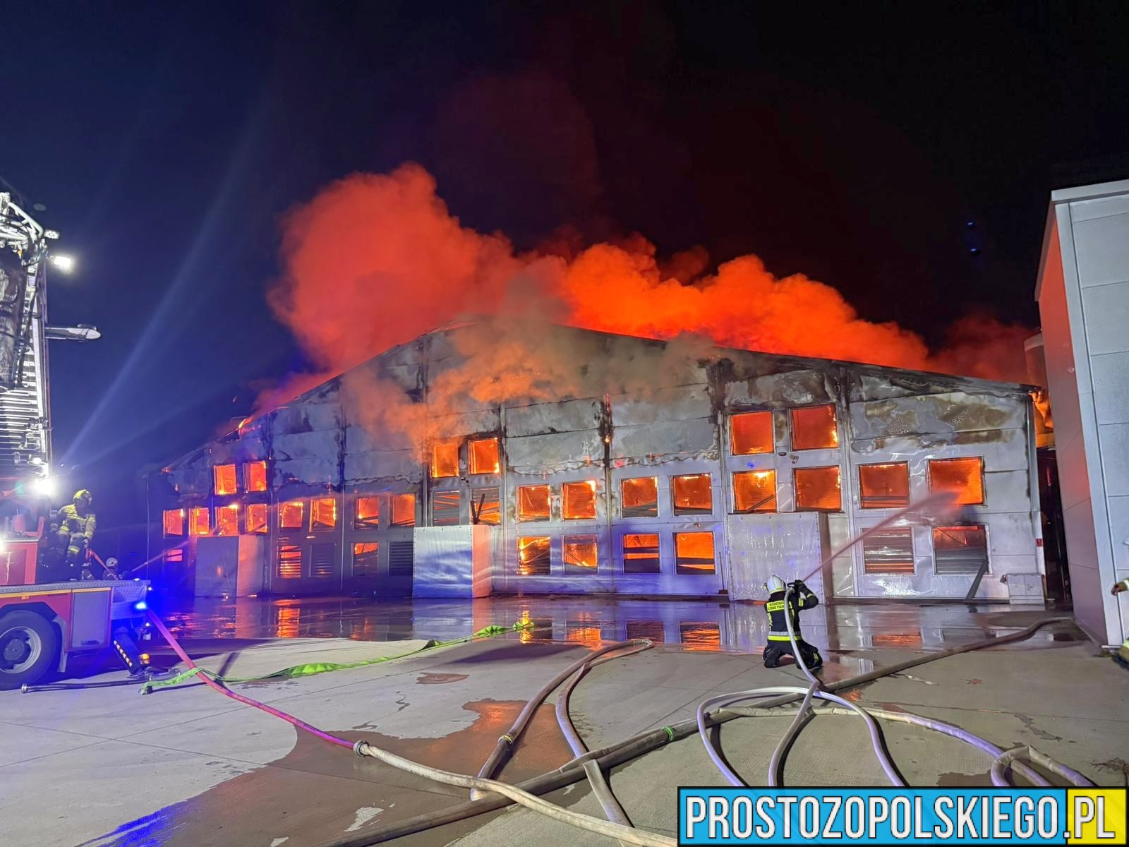 pożar kurnika namysłów, pożar namysłów, pożar budynków namysłów, namysłów, pożar budynków gospodarczych, ogromny pożar, duży pożar opolskie,