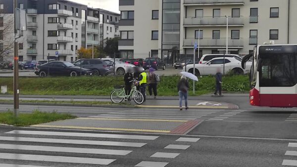 Zdarzenie drogowe na ul. Witosa w Opolu – zderzenie rowerzysty z autobusem