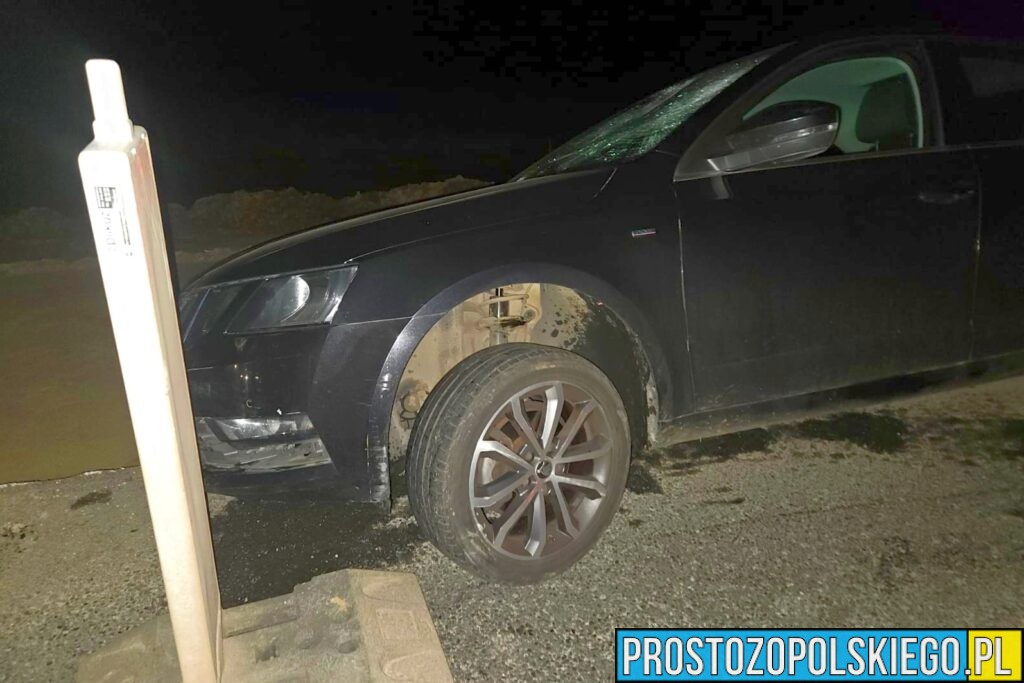 zawada wypadek, zawada auto w rowie, zawisł nad rowem, wypadek turawa,