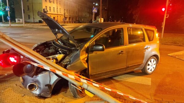 Wypadek na skrzyżowaniu Niemodlińska – Wrocławska w Opolu.18-latek miał 1,85 promila