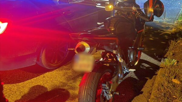 22-letni motocyklista z Opola „palił gumę” na parkingu – mandat 8 tysięcy złotych i 15 punktów karnych