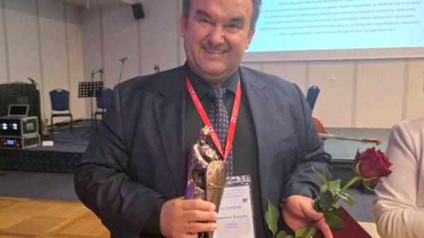Pan Jarosław Kostyła, Dyrektor Opolskiego Centrum Ratownictwa Medycznego, wyróżniony Nagrodą im. bł. Gerarda