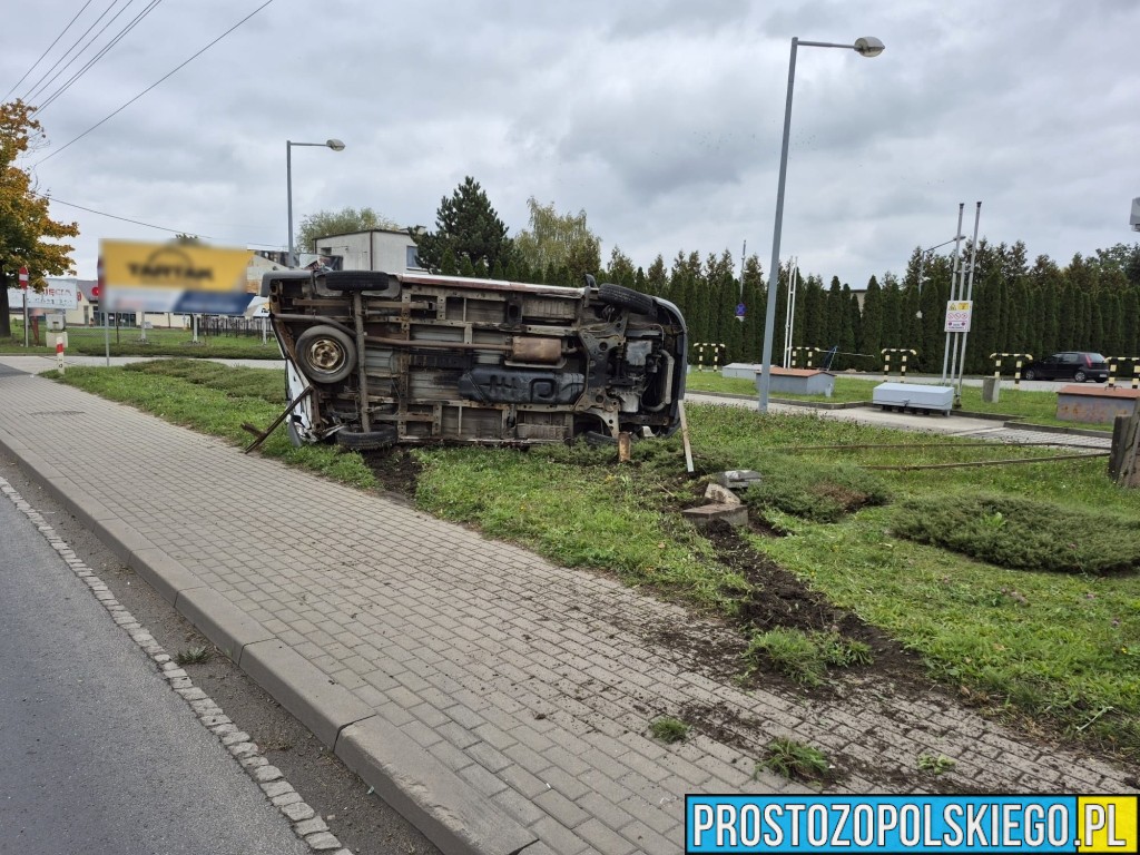 zderzenie 2 samochodów w niemodlinie, niemodlin opolska wypadek ,wypadek przy orlenie niemodlin, niemodzin bus wypadek, 