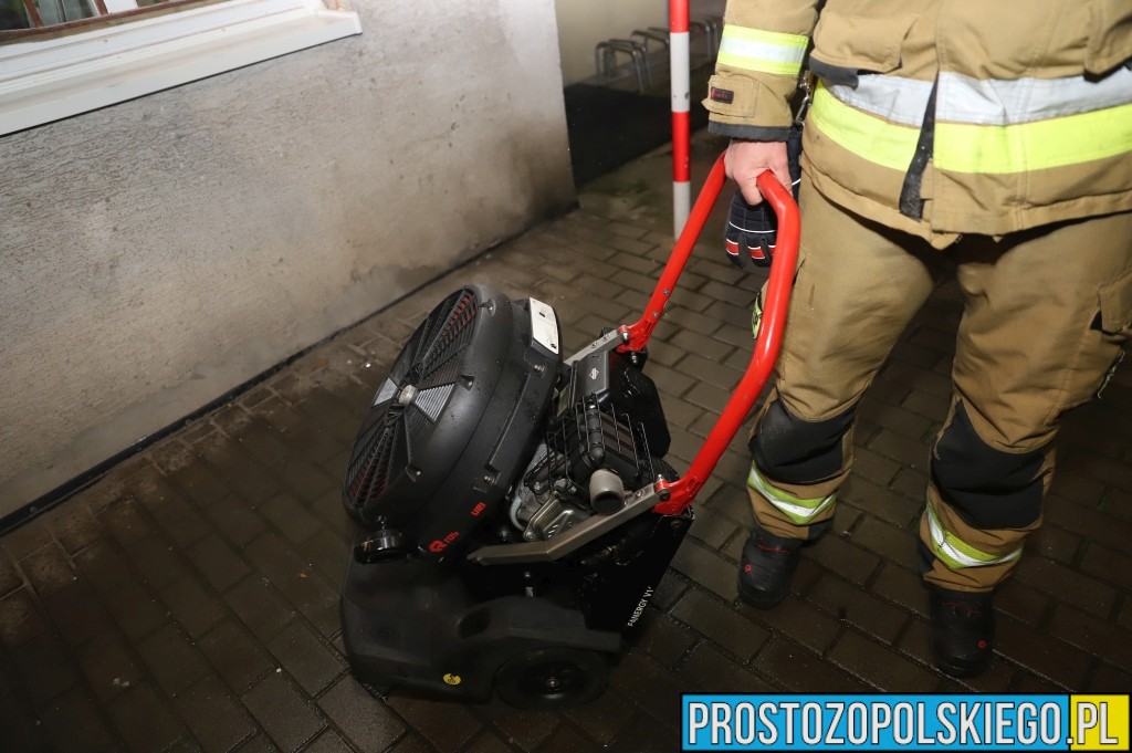 pożar piwnicy staromiejska w opolu, pożar piwnicy, pożar w centrum opola, pożar w bloku, pożar pod lokalem, pożar pomieszczeń piwnicznych, 