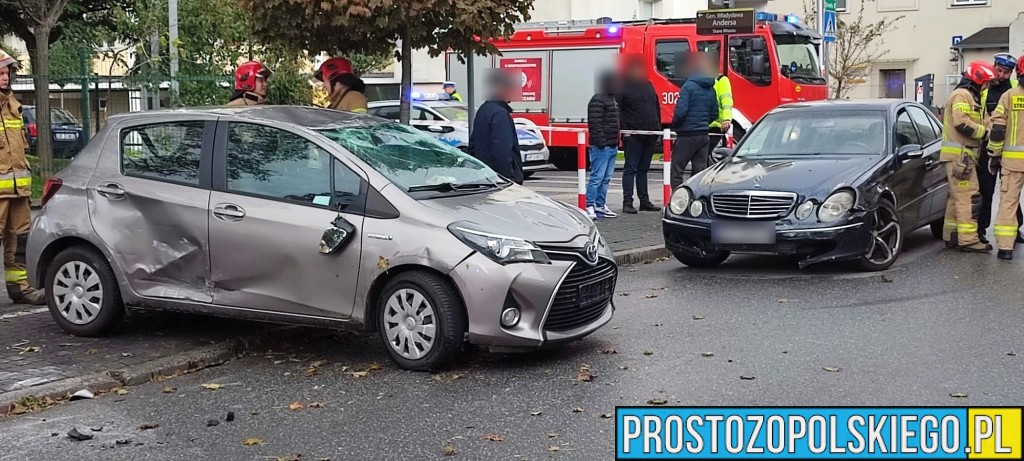 wypadek na waryńskiego, wypadek przy solarisie, wypadek w opolu, dachowanie w centrum, auto dachowało w centrum, 