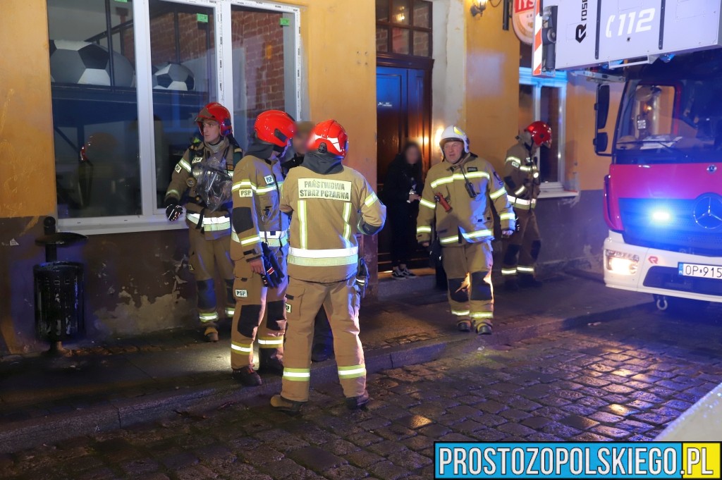 pożar piwnicy staromiejska w opolu, pożar piwnicy, pożar w centrum opola, pożar w bloku, pożar pod lokalem, pożar pomieszczeń piwnicznych, 