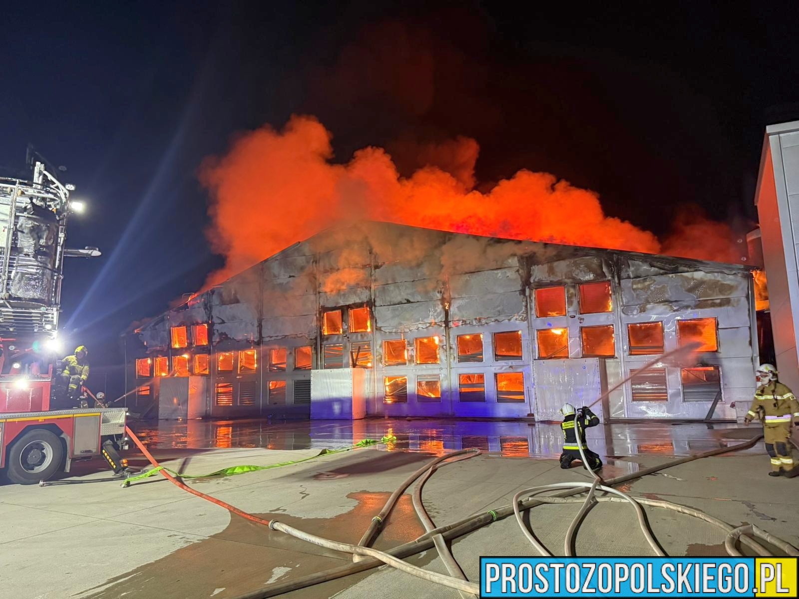 pożar kurnika namysłów, pożar namysłów, pożar budynków namysłów, namysłów, pożar budynków gospodarczych, ogromny pożar, duży pożar opolskie,
