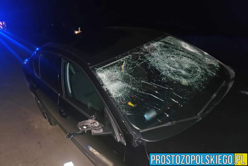 zawada wypadek, zawada auto w rowie, zawisł nad rowem, wypadek turawa,