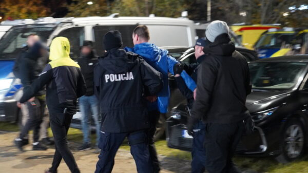Policjanci zabezpieczali mecz Odry Opole z Ruchem Chorzów – zatrzymano dwóch kibiców