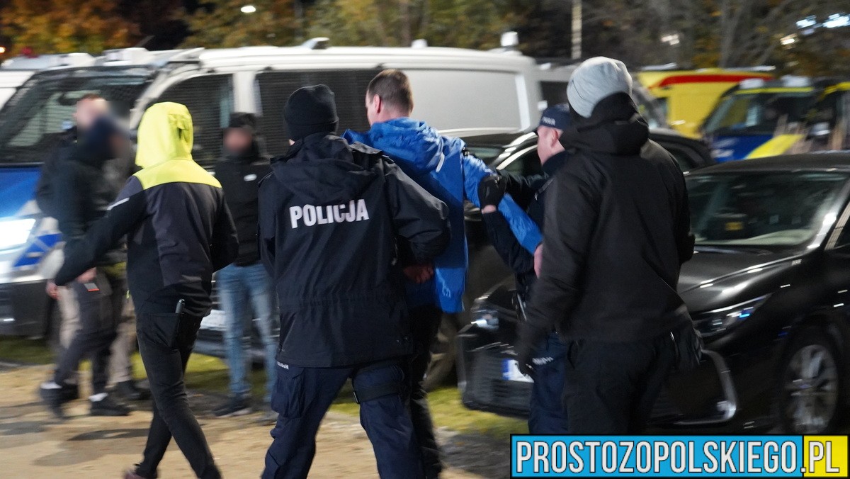 Policjanci zabezpieczali mecz Odry Opole z Ruchem Chorzów – zatrzymano dwóch kibiców
