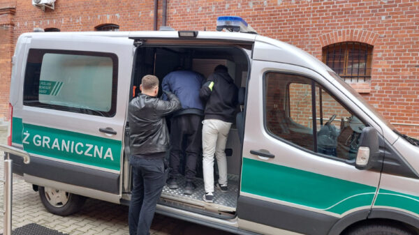 200 cudzoziemców zobowiązanych do opuszczenia Polski. Powodem zagrożenie dla bezpieczeństwa i porządku publicznego