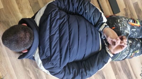 Policjanci z Prudnika zatrzymali poszukiwanego 41-latka. W mieszkaniu ujawniono narkotyki