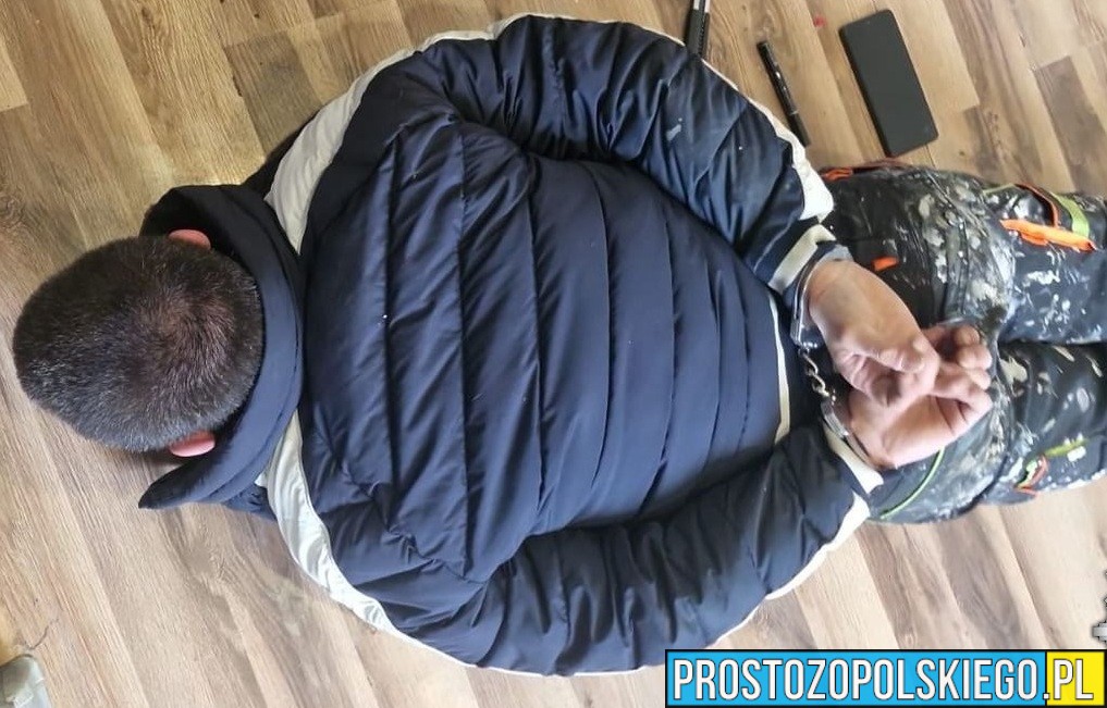 Policjanci z Prudnika zatrzymali poszukiwanego 41-latka. W mieszkaniu ujawniono narkotyki