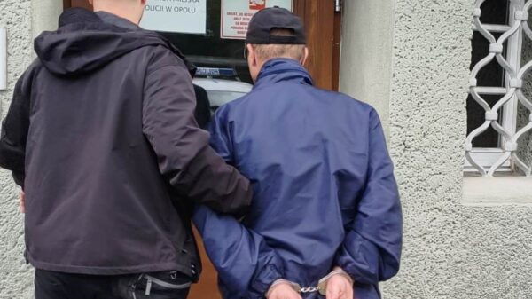 Opole: obywatel Ukrainy kradł z aut lodówki, narzędzia i telefony – wpadł w ręce policji