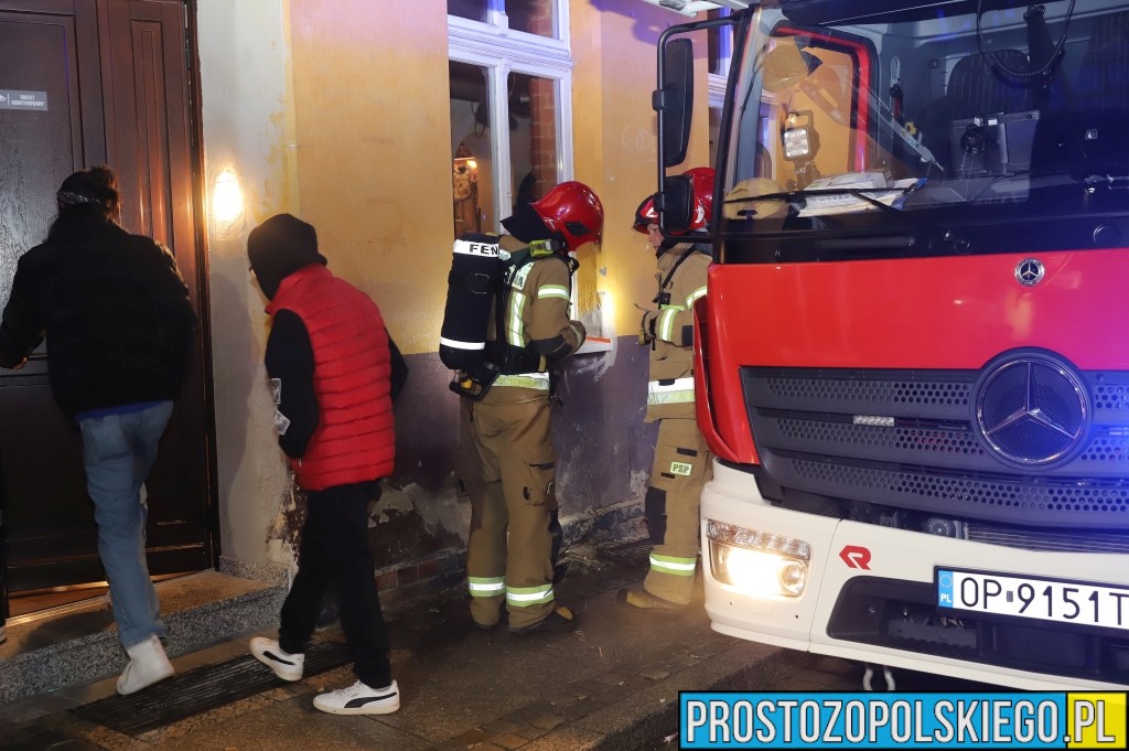 pożar piwnicy staromiejska w opolu, pożar piwnicy, pożar w centrum opola, pożar w bloku, pożar pod lokalem, pożar pomieszczeń piwnicznych, 