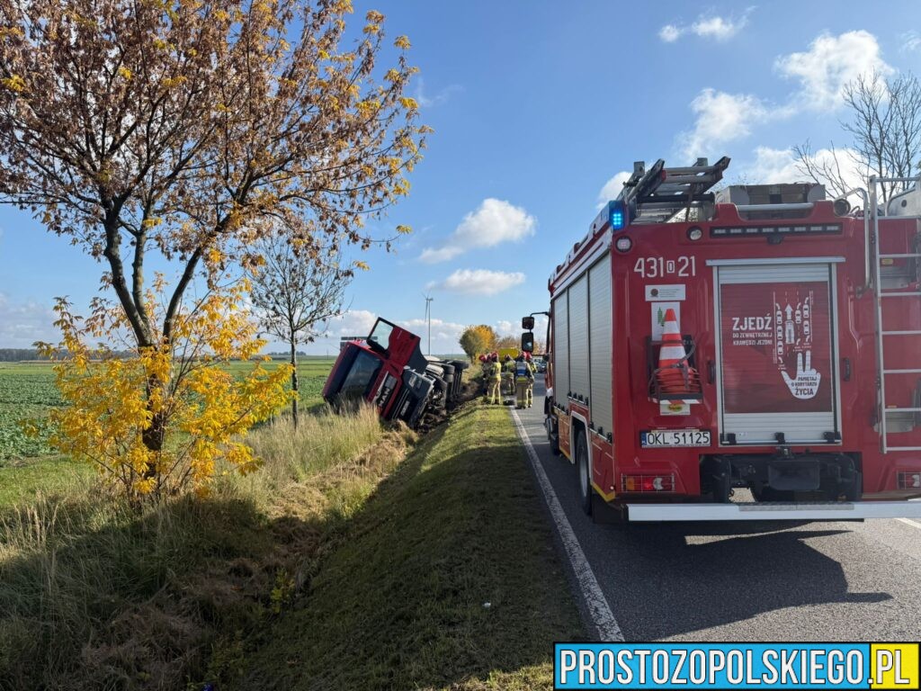 Kuniów: Cysterna z gazem przewróciła się do rowu. Droga zablokowana do późnego wieczora