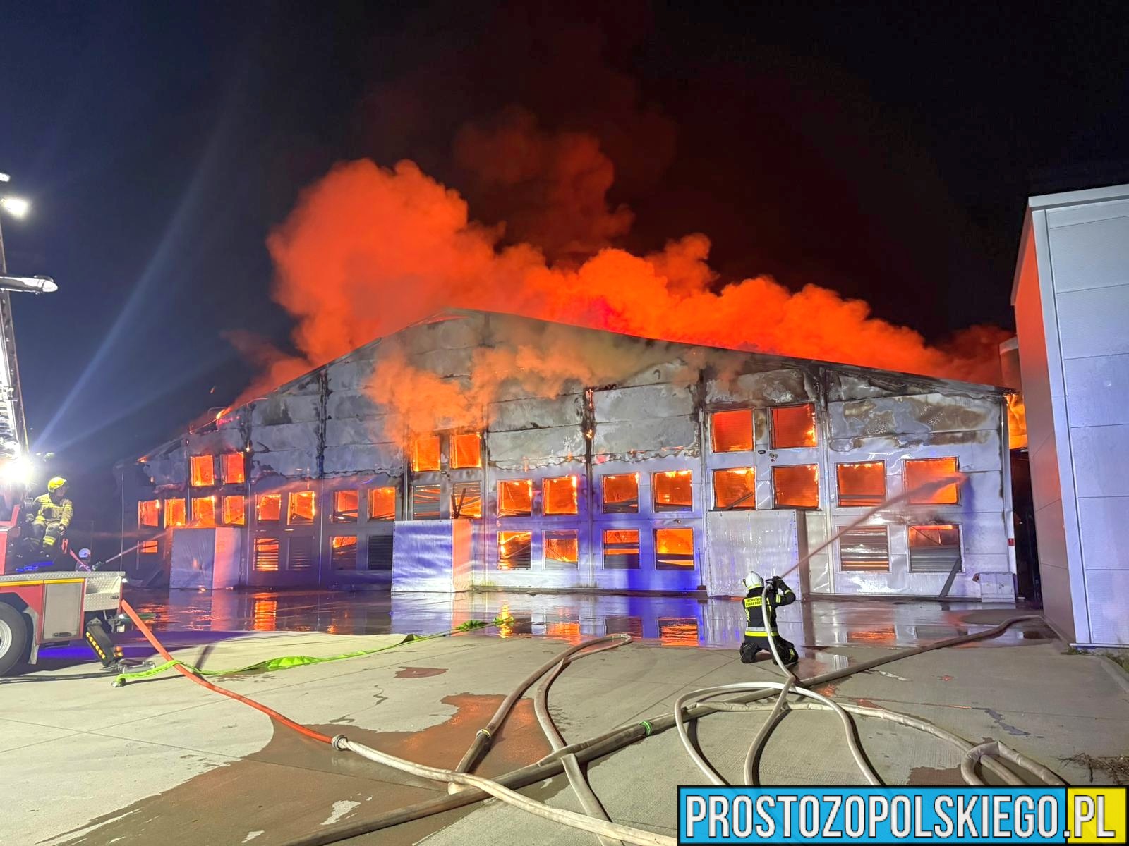 pożar kurnika namysłów, pożar namysłów, pożar budynków namysłów, namysłów, pożar budynków gospodarczych, ogromny pożar, duży pożar opolskie,