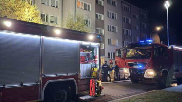Pożar mieszkania na osiedlu Piastów w Kędzierzynie-Koźlu. Jedna osoba podtruła się dymem