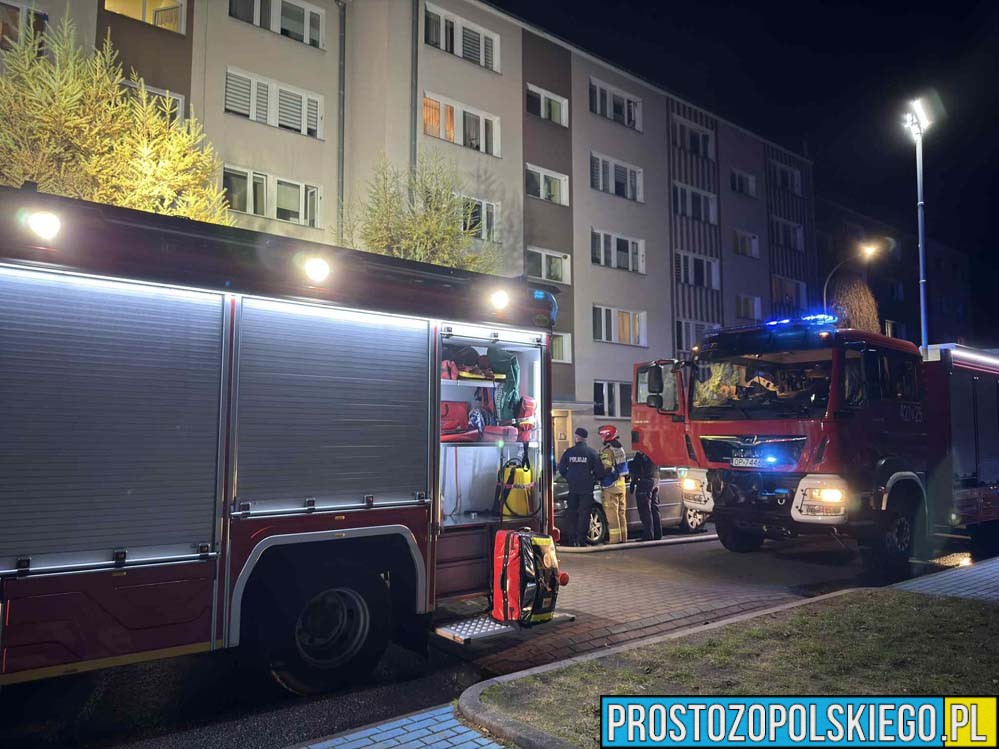 Pożar mieszkania na osiedlu Piastów w Kędzierzynie-Koźlu. Jedna osoba podtruła się dymempożąr miszkania, pożąr mieszkania kędzierzyn-koźle, kk pożar mieszknia, pożąr mieszknia osiedle piastów, kk pożar, kk osiedle piastów,