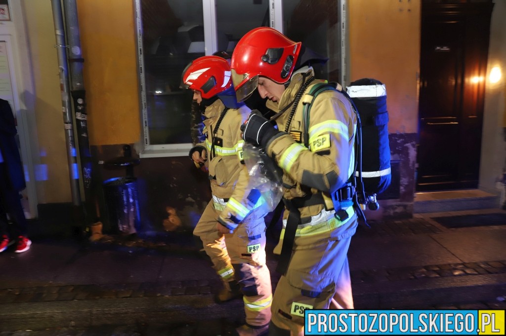 pożar piwnicy staromiejska w opolu, pożar piwnicy, pożar w centrum opola, pożar w bloku, pożar pod lokalem, pożar pomieszczeń piwnicznych, 