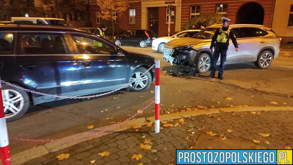 Zderzenie dwóch samochodów na skrzyżowaniu Sienkiewicza i Luboszyckiej w Opolu
