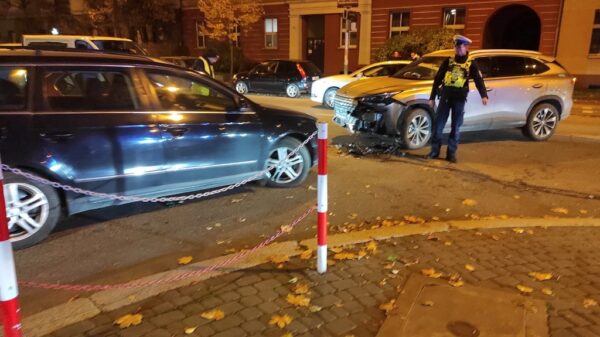 Zderzenie dwóch samochodów na skrzyżowaniu Sienkiewicza i Luboszyckiej w Opolu