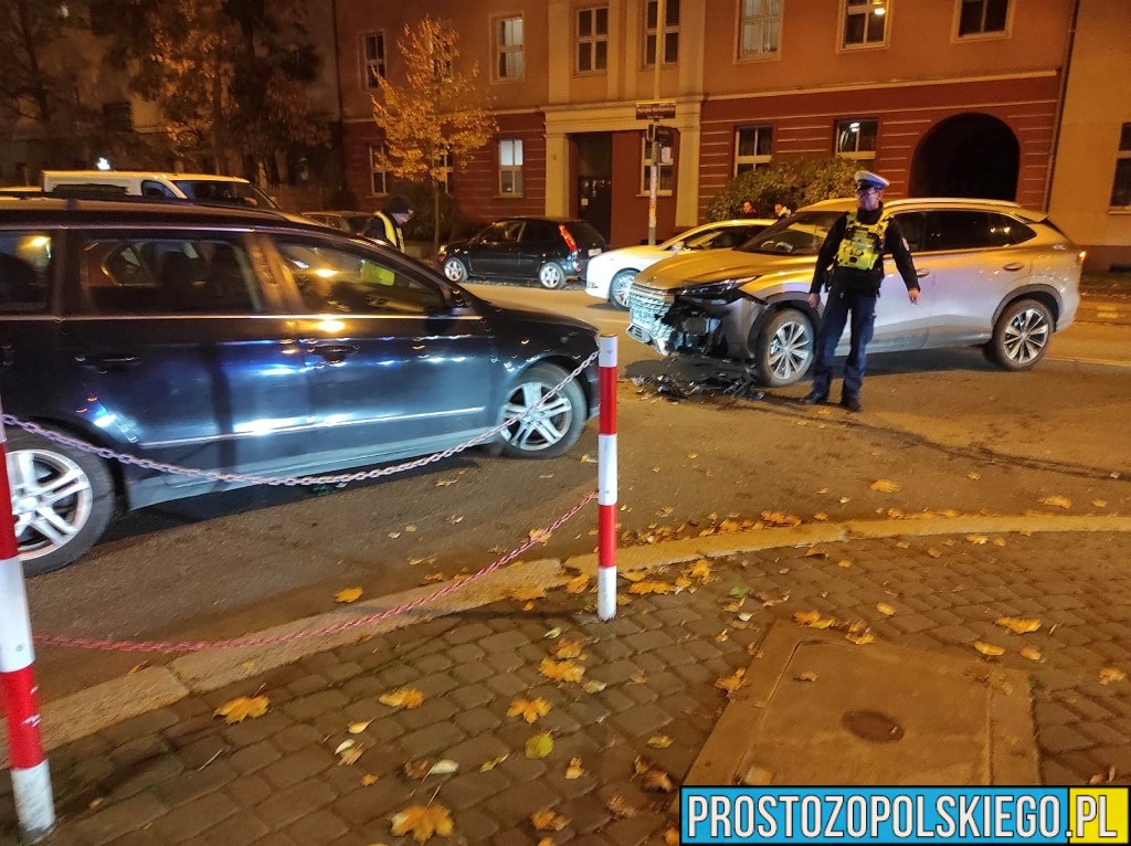Zderzenie dwóch samochodów na skrzyżowaniu Sienkiewicza i Luboszyckiej w Opolu