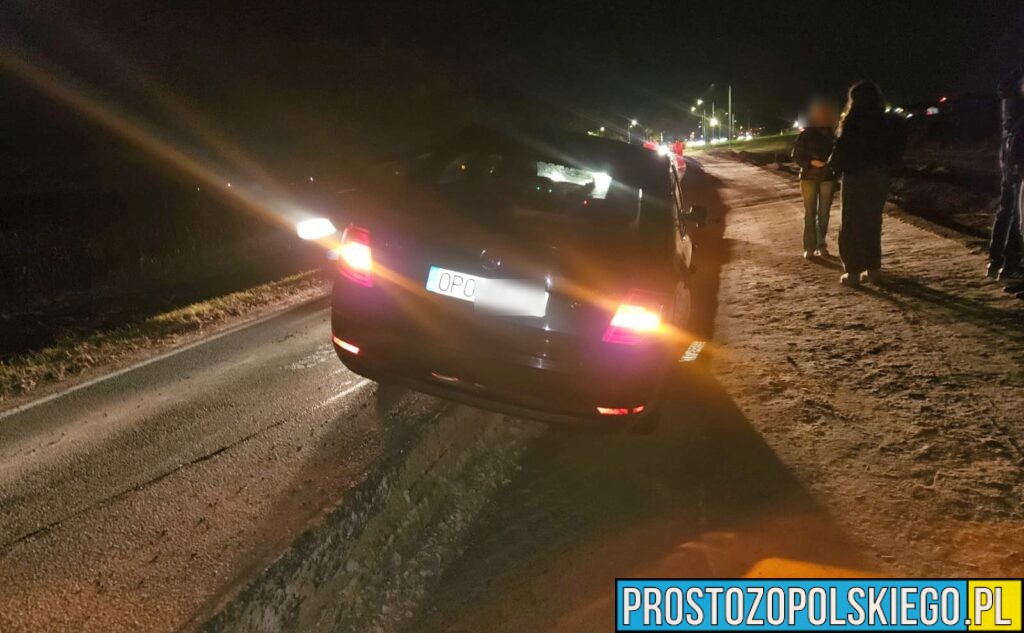 zawada wypadek, zawada auto w rowie, zawisł nad rowem, wypadek turawa,