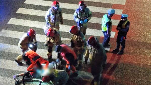 Dramatyczny upadek rowerzysty na ul.Niemodlińskiej w Opolu. Skóra wkręciła się w zębatkę roweru.18-latek trafił do szpitala