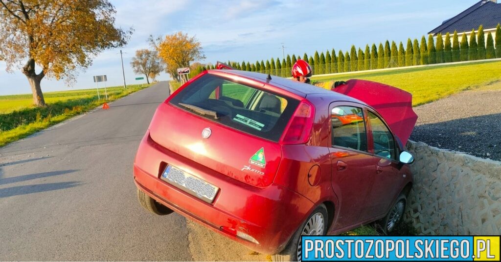 zderzenie samochodów, auto w rowie, kujakowice górne, zderzenie, droga zablokowana,