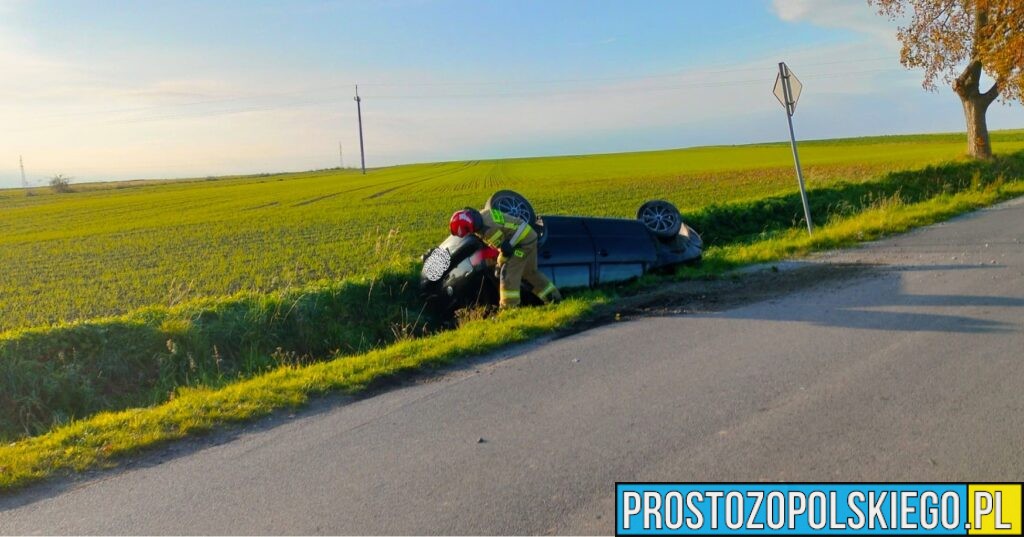 zderzenie samochodów, auto w rowie, kujakowice górne, zderzenie, droga zablokowana,zderzenie samochodów, auto w rowie, kujakowice górne, zderzenie, droga zablokowana,