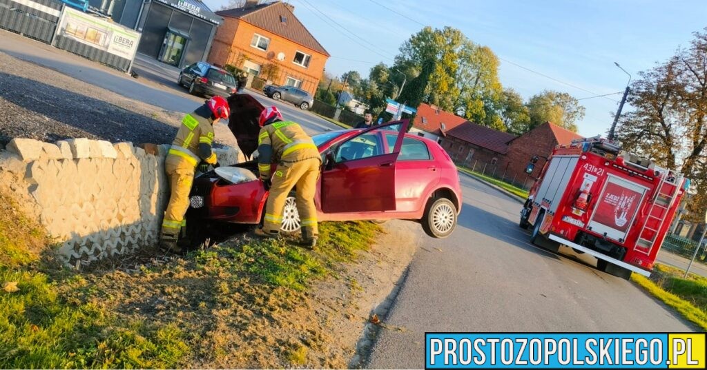zderzenie samochodów, auto w rowie, kujakowice górne, zderzenie, droga zablokowana,