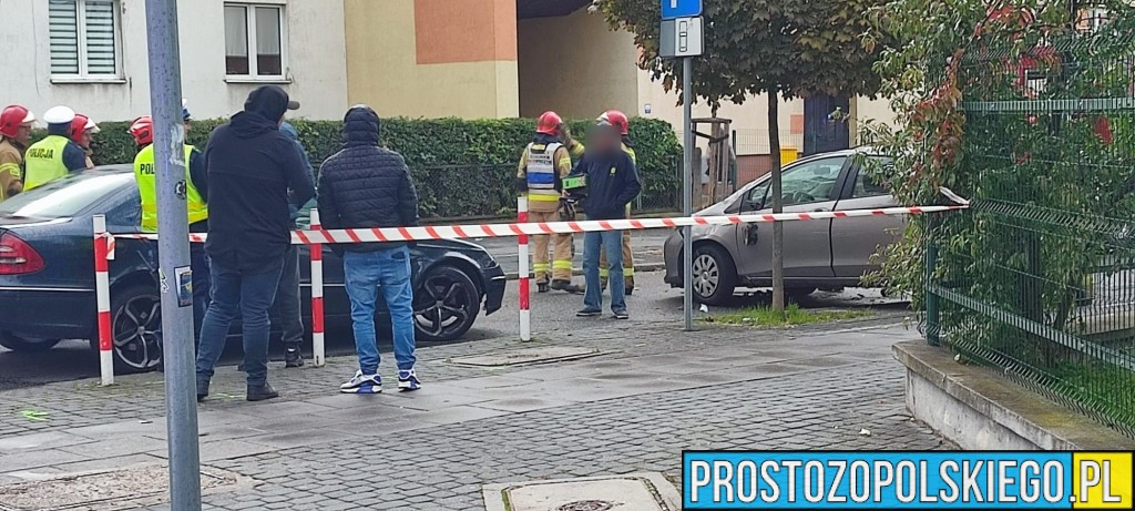 wypadek na waryńskiego, wypadek przy solarisie, wypadek w opolu, dachowanie w centrum, auto dachowało w centrum, 