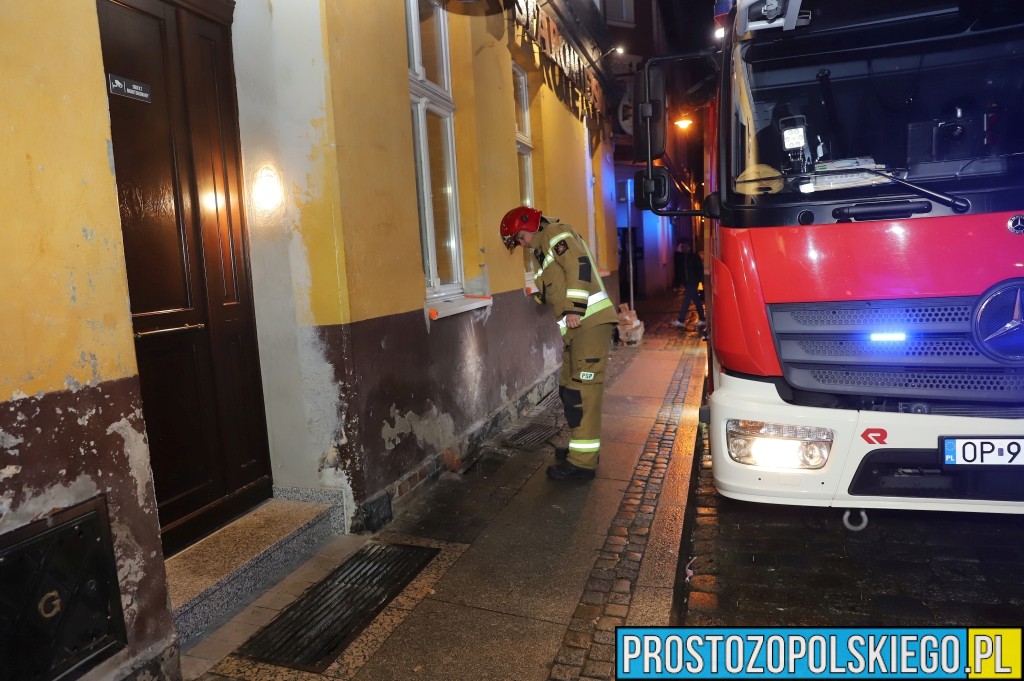 pożar piwnicy staromiejska w opolu, pożar piwnicy, pożar w centrum opola, pożar w bloku, pożar pod lokalem, pożar pomieszczeń piwnicznych, 