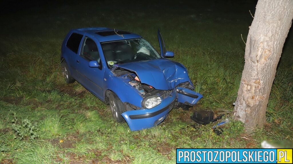 Wypadek w Popielowie – kierowca Volkswagena Golfa uderzył w drzewo
